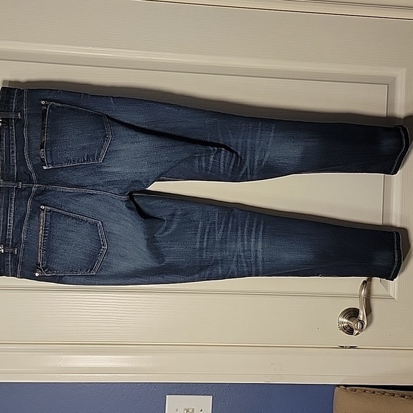 Jeans with faux leather ate front and back pockets. - Picture 2 of 7